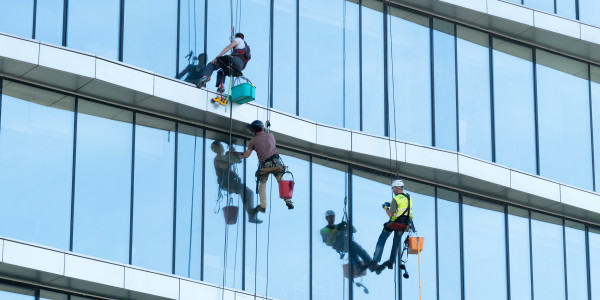 Trabajos Verticales en Fachadas de Edificios / Viviendas Santa Coloma de Gramenet · Pintado Económico y Rápido de Fachadas