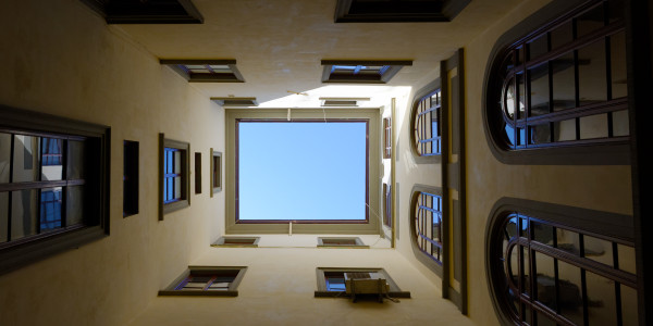 Rehabilitación y Restauración de Fachadas Santa Coloma de Gramenet · Pintado de Patios de Luces, Patios Interiores, Escaleras, Rellanos, Pasillos y Entrada